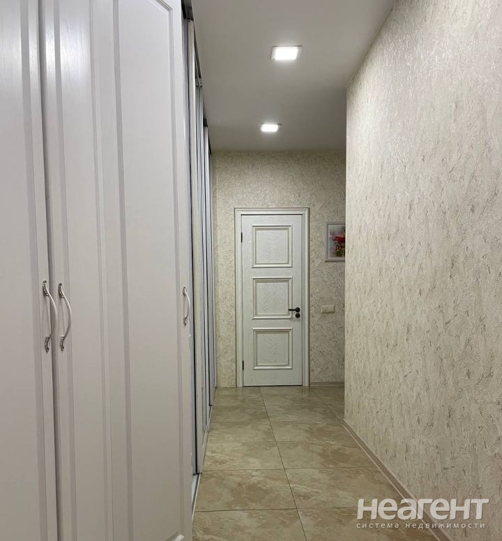 Сдается 1-комнатная квартира, 63 м²