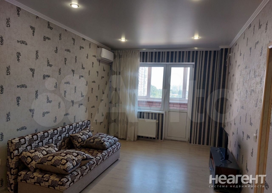 Сдается 1-комнатная квартира, 43 м²