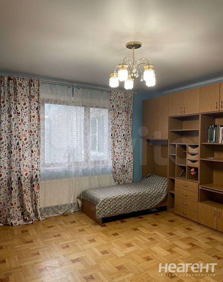 Продается Многокомнатная квартира, 120 м²