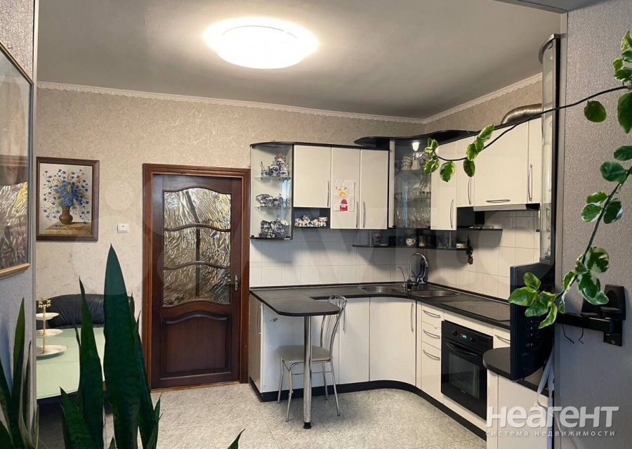 Продается Многокомнатная квартира, 120 м²