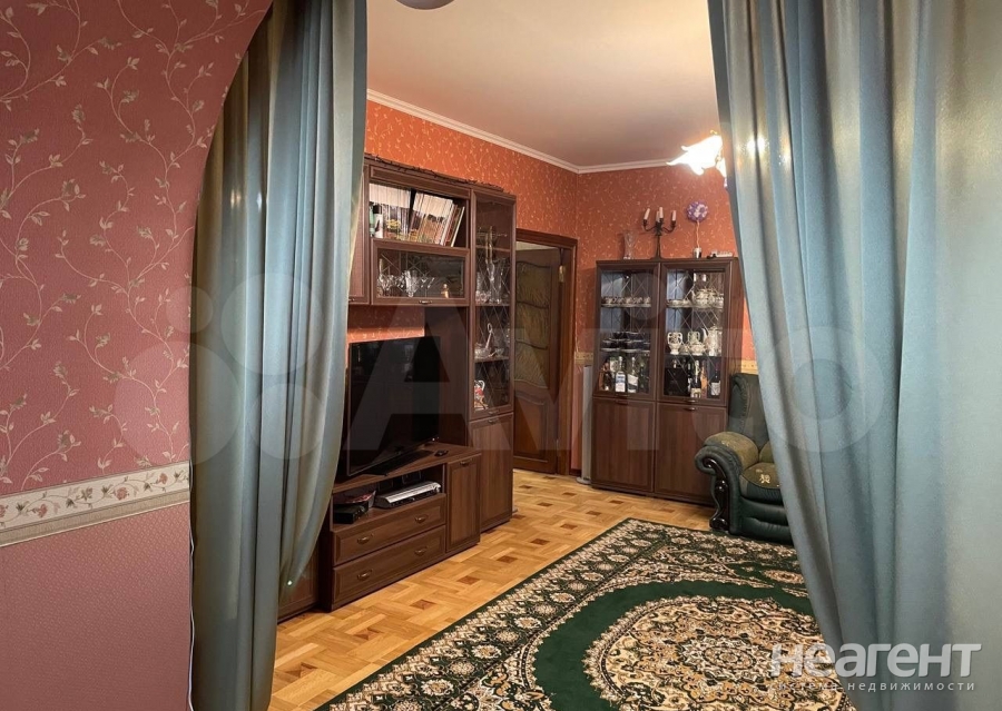 Продается Многокомнатная квартира, 120 м²