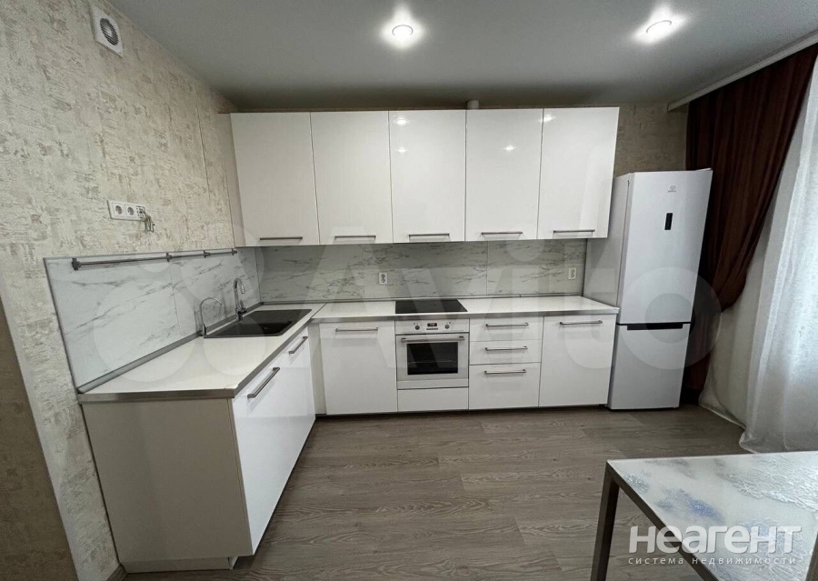 Продается 1-комнатная квартира, 42 м²