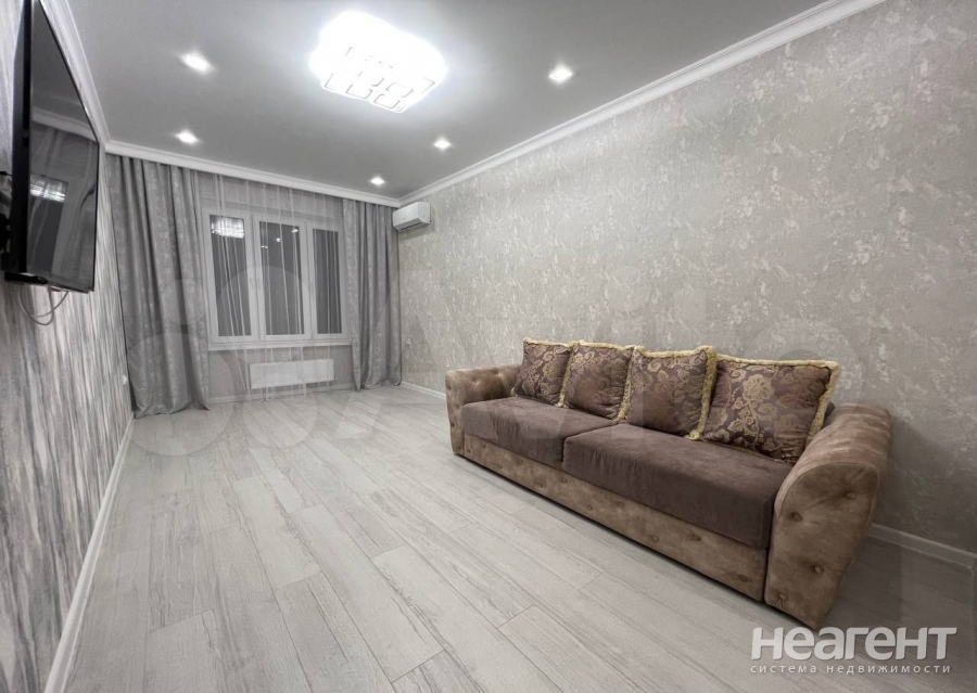 Сдается 1-комнатная квартира, 43 м²