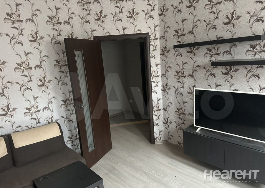 Продается 1-комнатная квартира, 37 м²