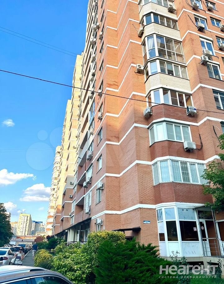 Продается 1-комнатная квартира, 52 м²