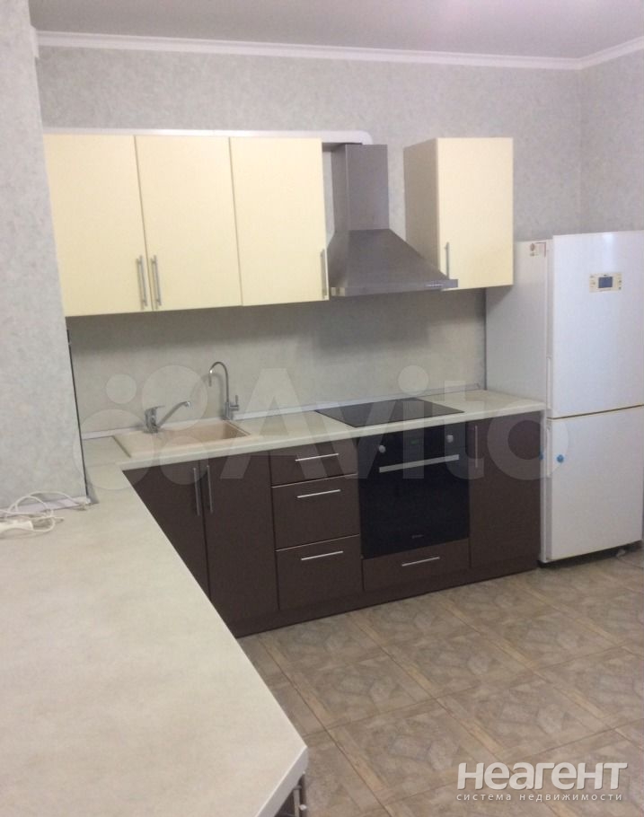 Сдается 2-х комнатная квартира, 80 м²