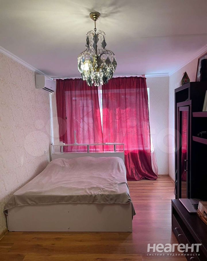 Продается 1-комнатная квартира, 35 м²