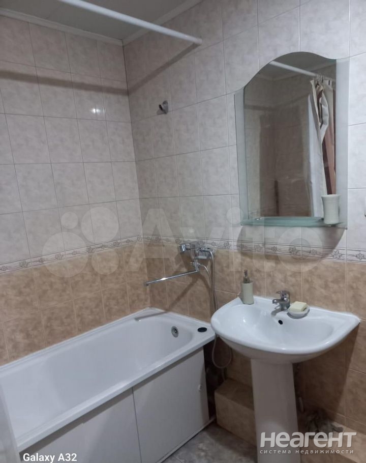 Сдается 1-комнатная квартира, 54 м²