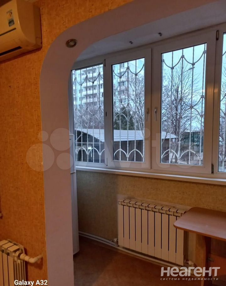 Сдается 1-комнатная квартира, 54 м²