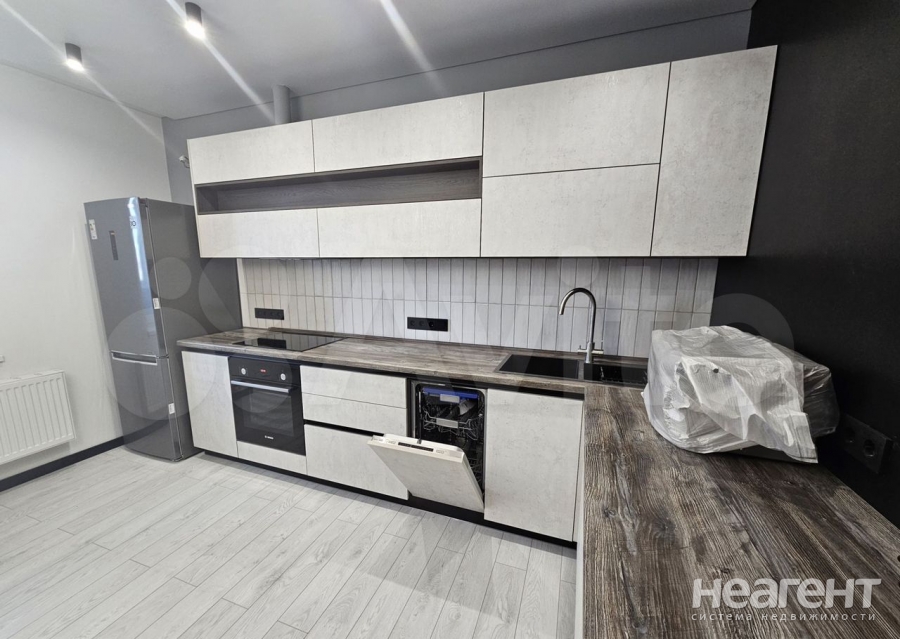 Продается 1-комнатная квартира, 42 м²