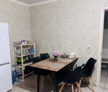 Продается 1-комнатная квартира, 42 м²