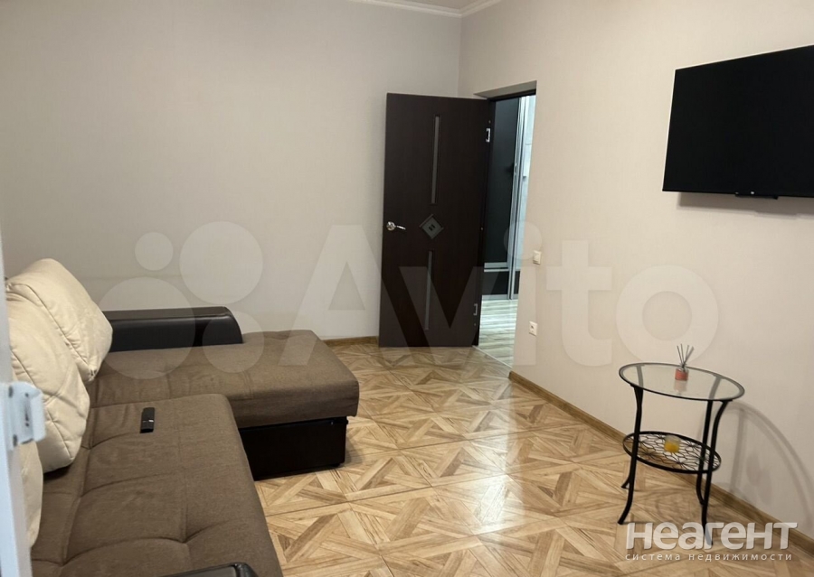 Сдается 1-комнатная квартира, 43 м²