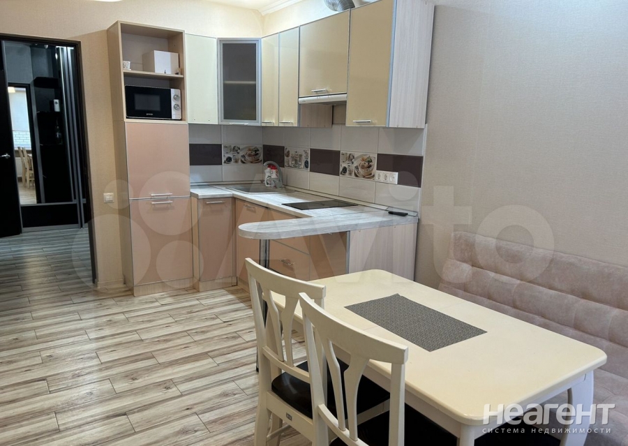 Сдается 1-комнатная квартира, 43 м²