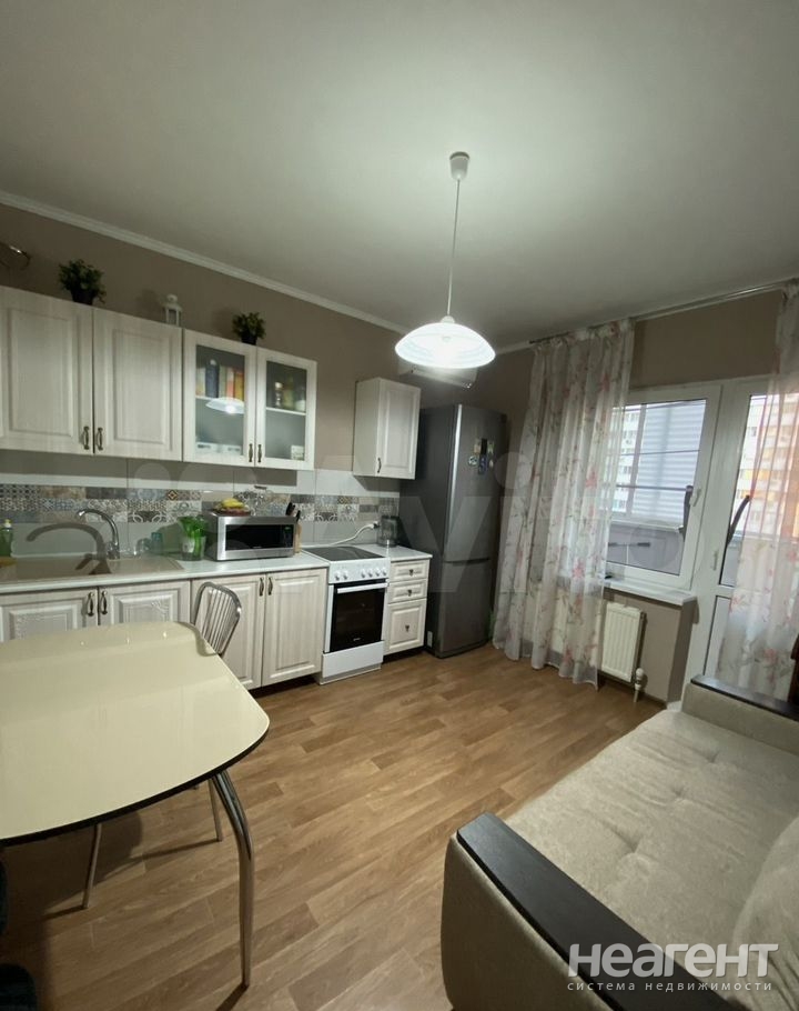 Продается 1-комнатная квартира, 46 м²