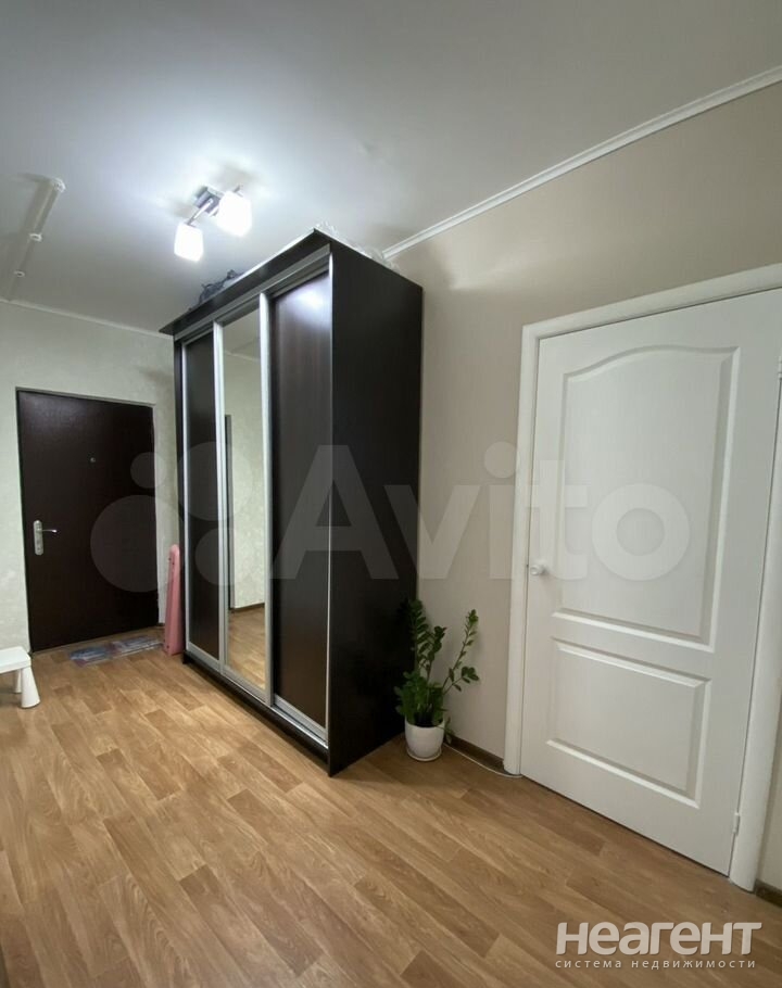 Продается 1-комнатная квартира, 46 м²