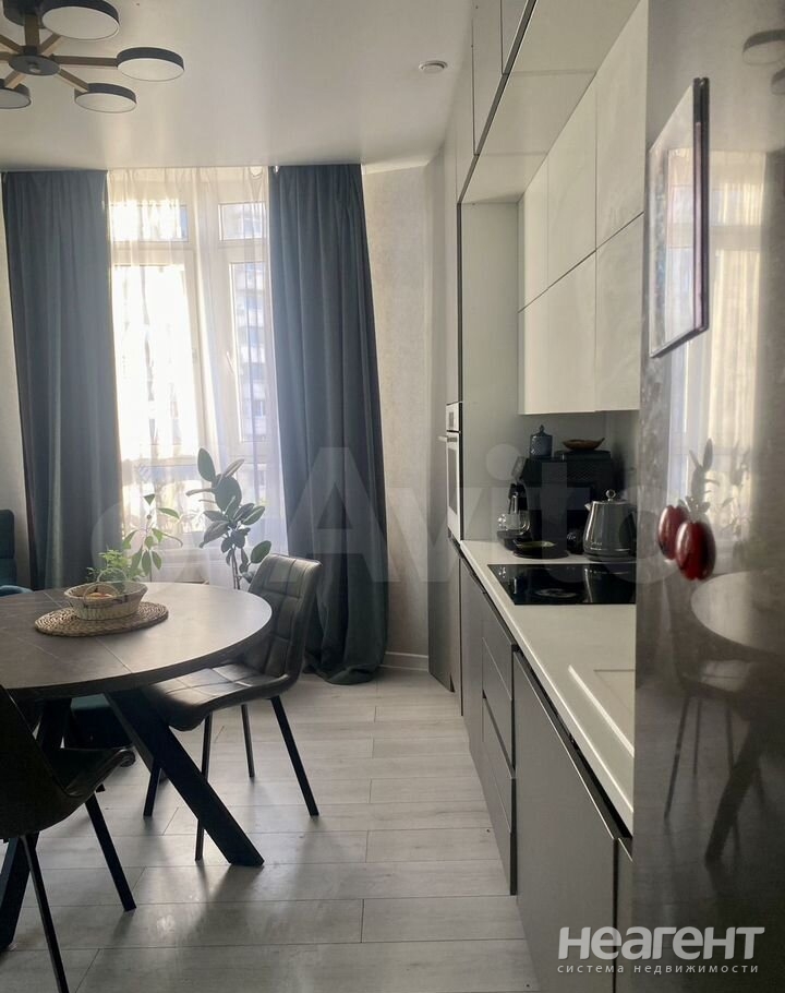 Продается 1-комнатная квартира, 47,3 м²