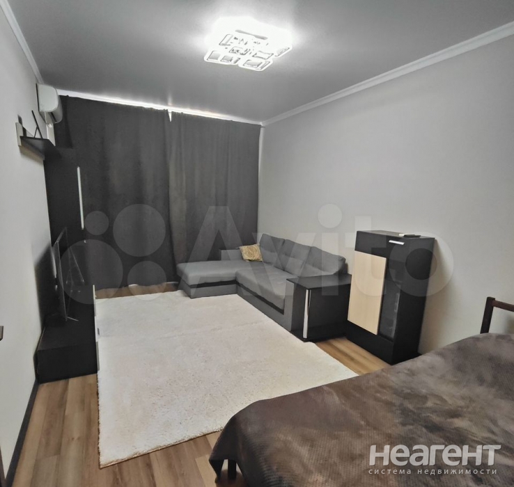 Продается 1-комнатная квартира, 37 м²