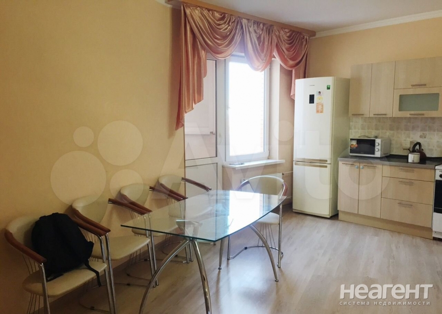 Сдается Многокомнатная квартира, 111 м²