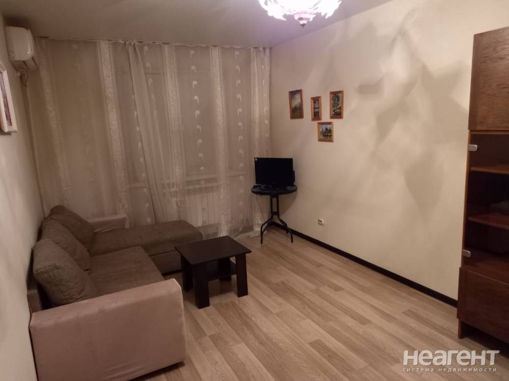 Сдается 1-комнатная квартира, 43 м²