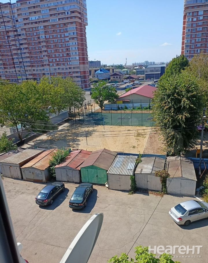 Продается Многокомнатная квартира, 81 м²