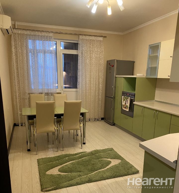 Сдается 1-комнатная квартира, 52 м²