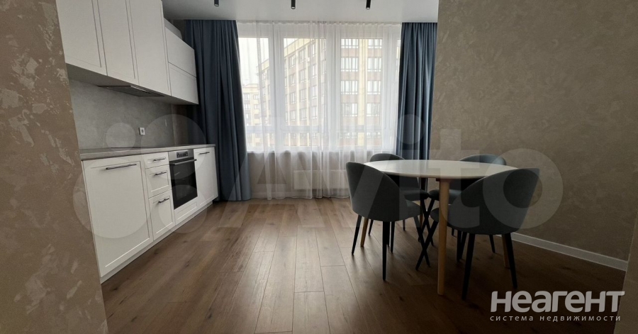 Продается 1-комнатная квартира, 65 м²