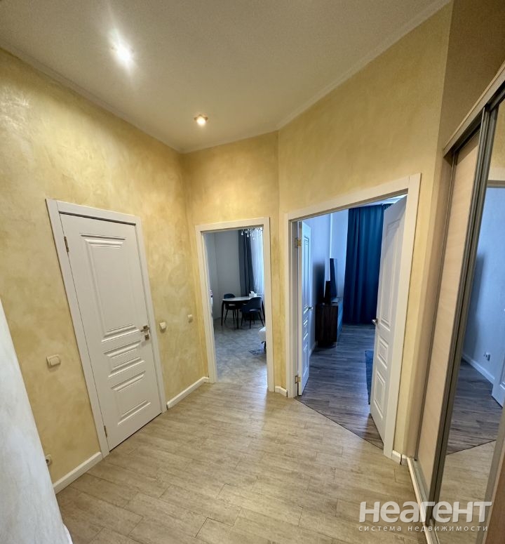 Продается 1-комнатная квартира, 54 м²