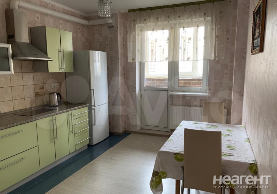 Сдается 1-комнатная квартира, 42 м²