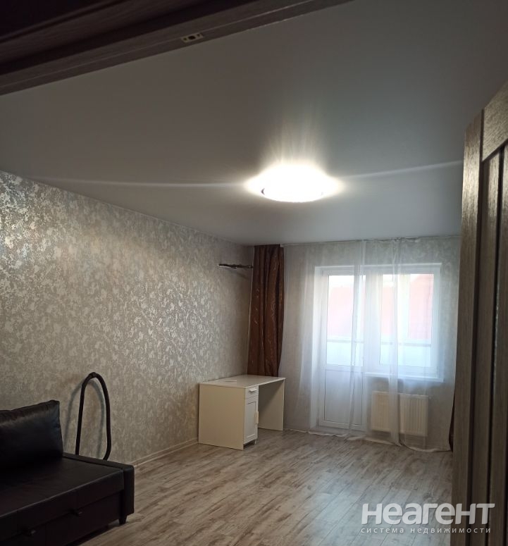 Сдается 1-комнатная квартира, 60 м²