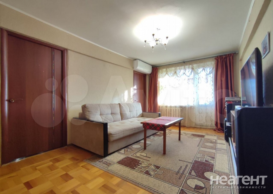 Продается Многокомнатная квартира, 60 м²