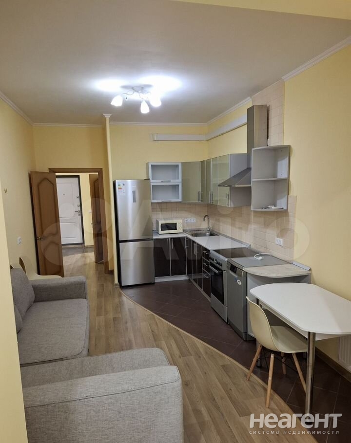 Сдается 1-комнатная квартира, 53,4 м²