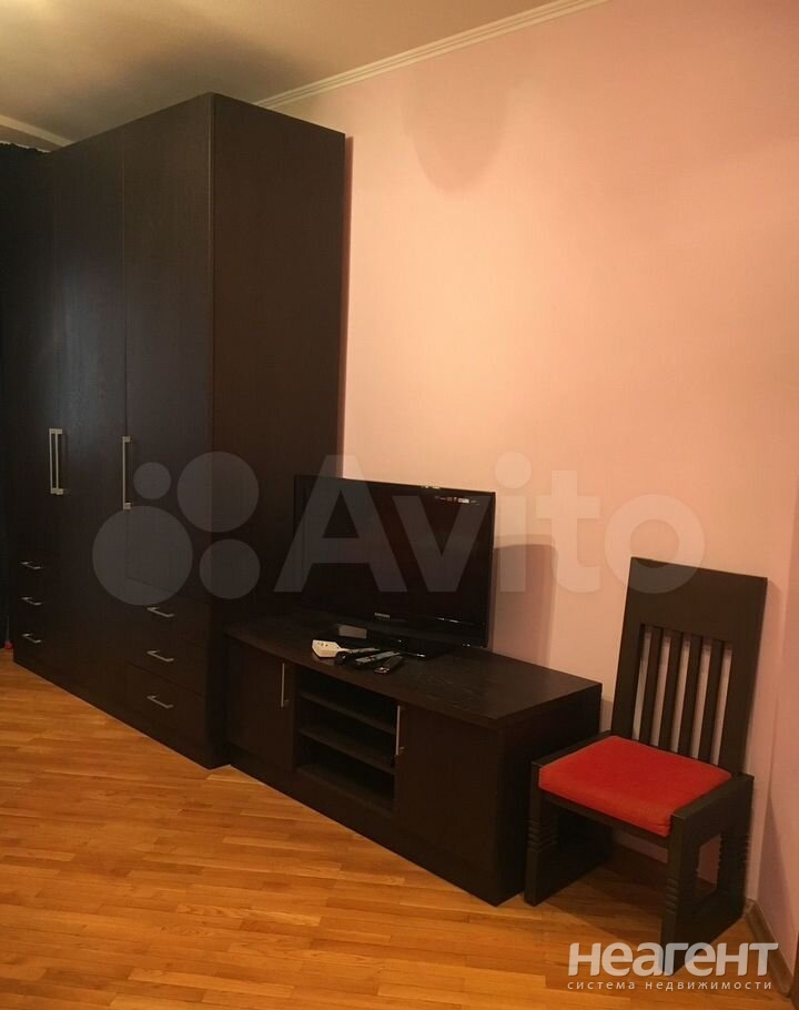 Сдается 1-комнатная квартира, 52 м²