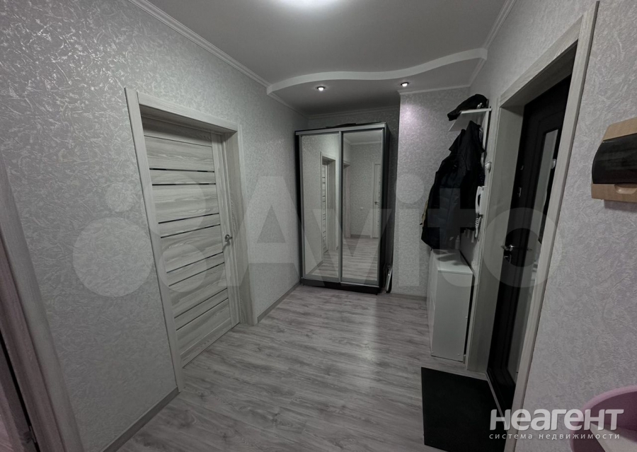 Продается 1-комнатная квартира, 42 м²