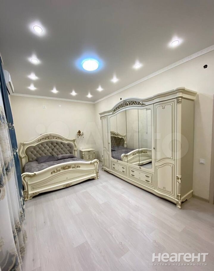 Продается Многокомнатная квартира, 230 м²