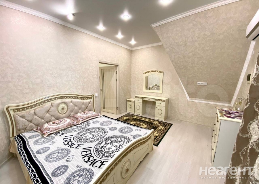 Продается Многокомнатная квартира, 230 м²