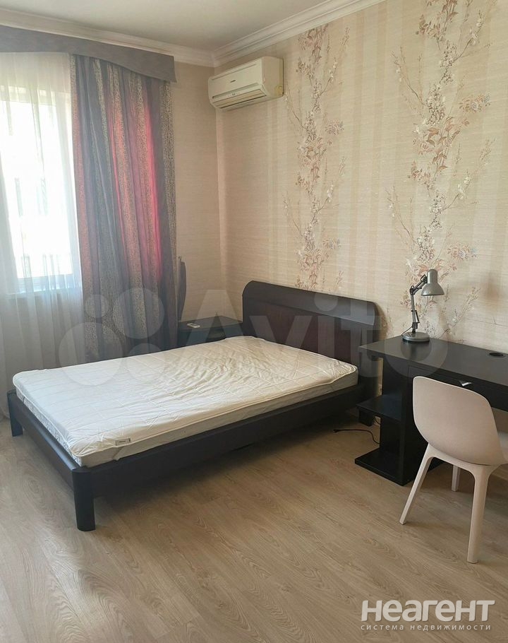 Продается 1-комнатная квартира, 54 м²