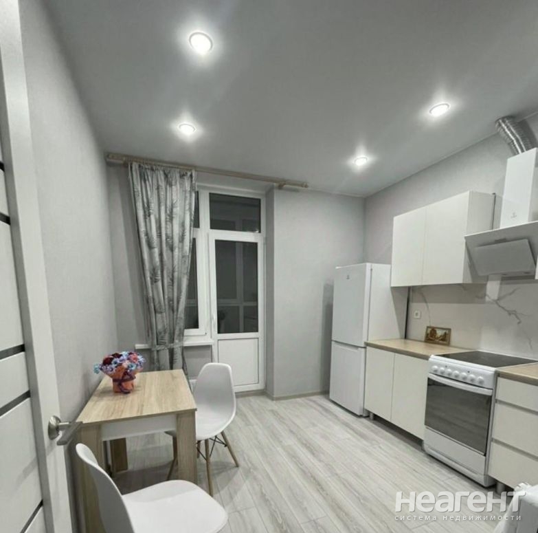 Сдается 1-комнатная квартира, 42 м²