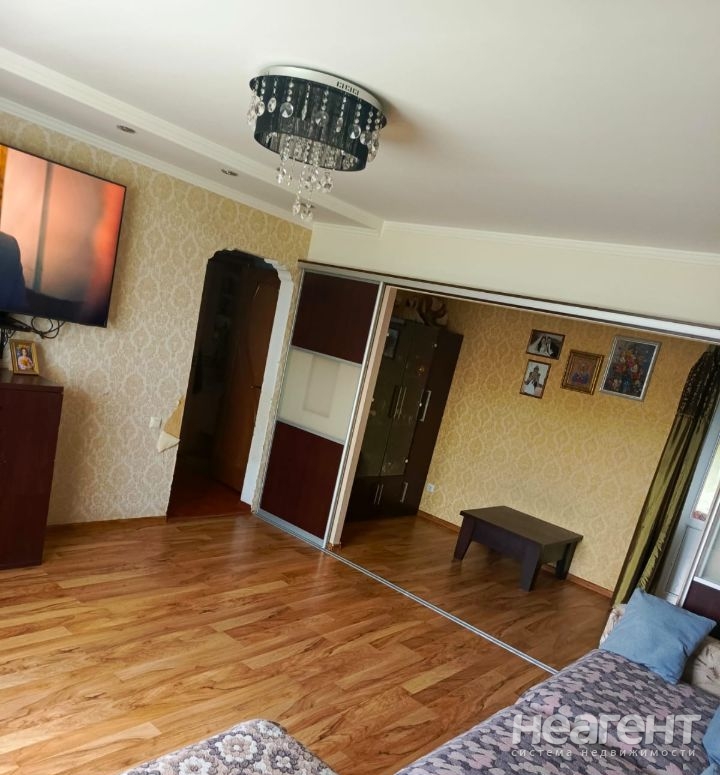 Продается 1-комнатная квартира, 50 м²