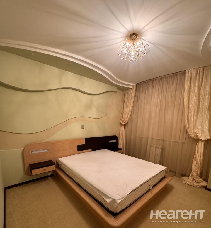 Сдается 1-комнатная квартира, 56 м²