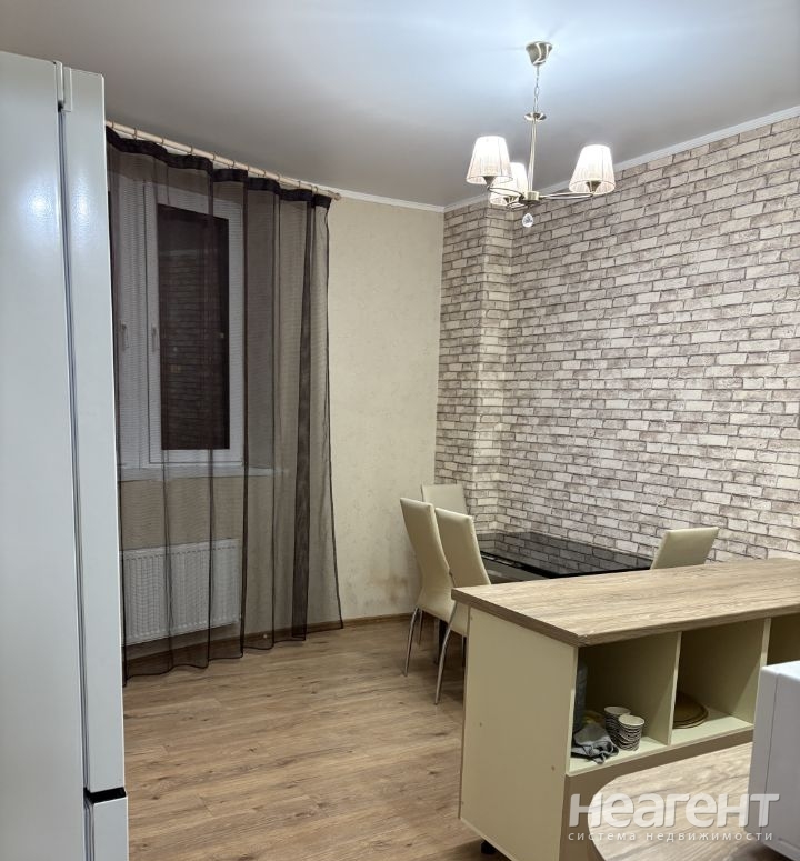 Сдается 1-комнатная квартира, 38 м²