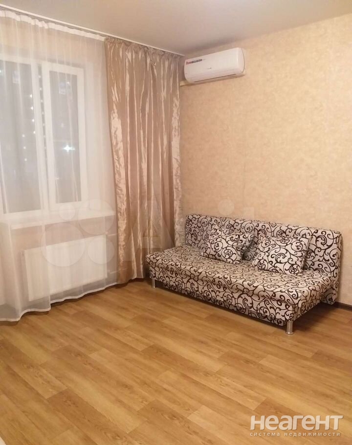 Сдается 1-комнатная квартира, 40 м²