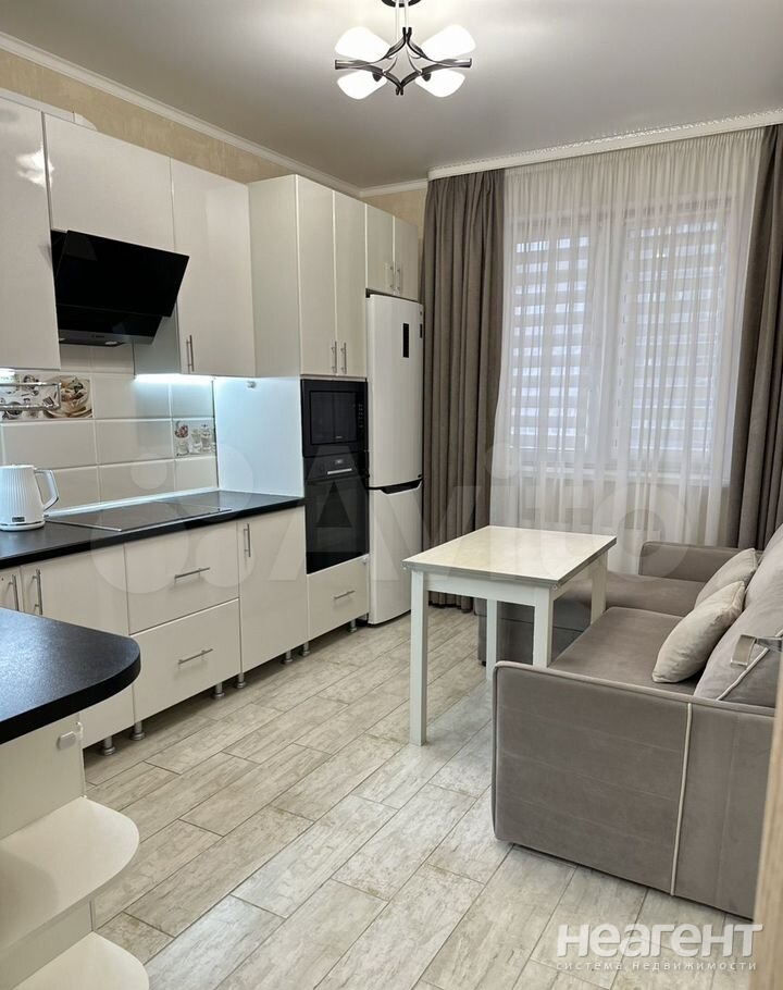 Продается 1-комнатная квартира, 40,6 м²