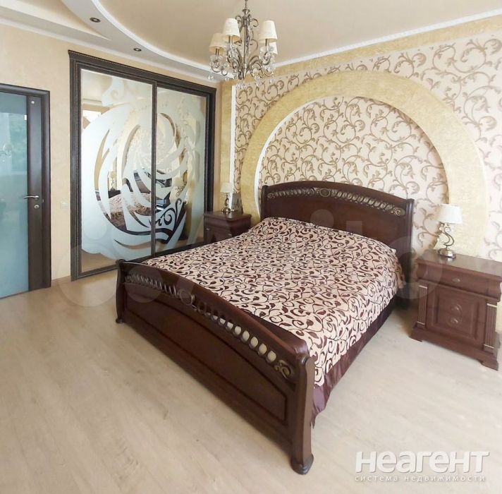 Продается Многокомнатная квартира, 104 м²