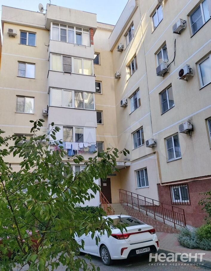 Продается Многокомнатная квартира, 104 м²