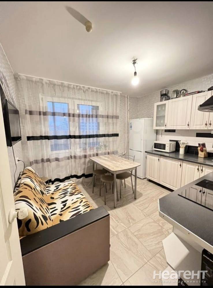 Продается 1-комнатная квартира, 37,5 м²