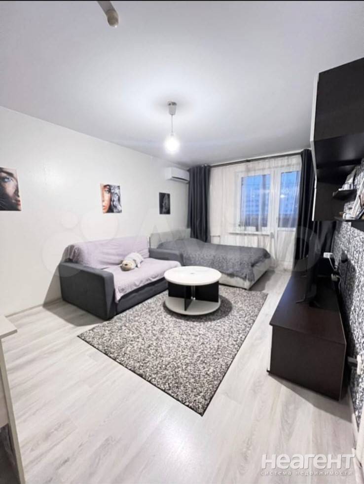 Продается 1-комнатная квартира, 37,5 м²