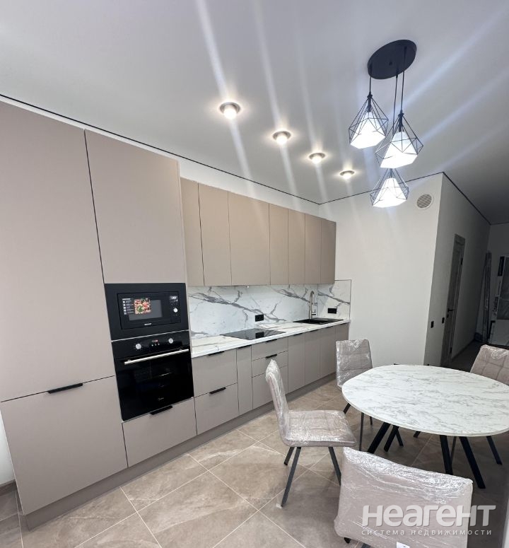 Сдается 1-комнатная квартира, 42 м²