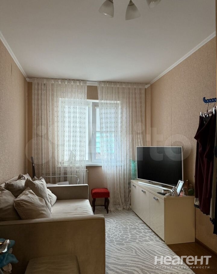 Продается Многокомнатная квартира, 62,5 м²