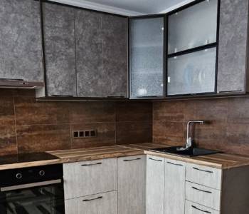 Продается 1-комнатная квартира, 42 м²