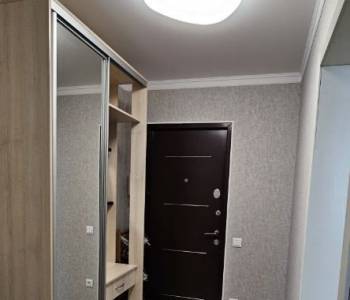 Продается 1-комнатная квартира, 42 м²